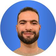 Formateur en nouvelles technologies et informatique, diplômé en ingénierie informatique avec 7 ans d'expérience.